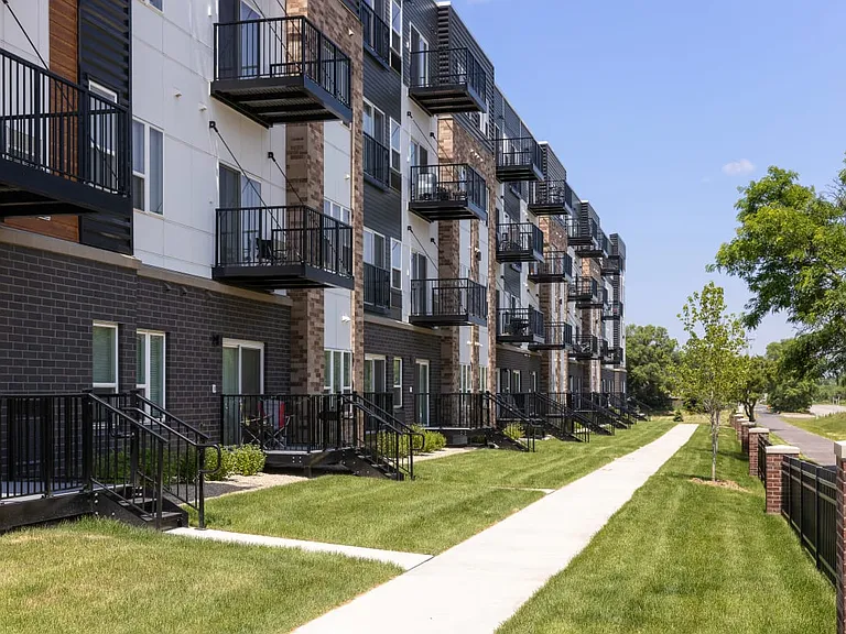 Axle Apartments — Photo 19