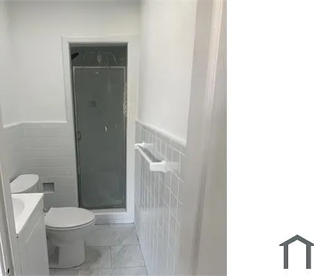 3 bed, 1471 sqft, $2,420 — Photo 3