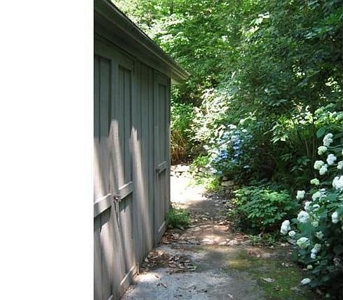 3rd image of 71 Oakwood Ln