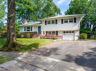 79 Lexington Dr, Metuchen, NJ 08840
