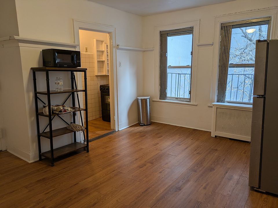 1st image of 303 Livingston St #4