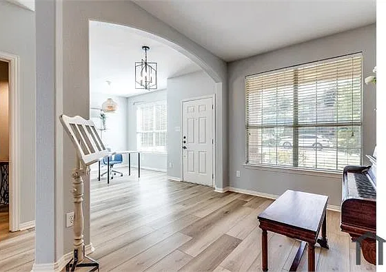 7 bed, 4101 sqft, $5,300 — Photo 3