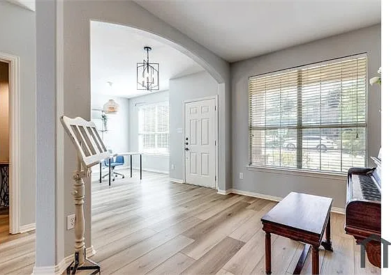 655 Pondview Dr — Photo 3