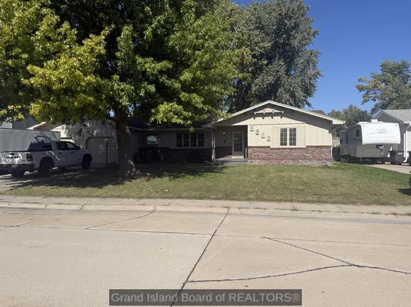2812 Kingston Cir, Grand Island, NE 68803
