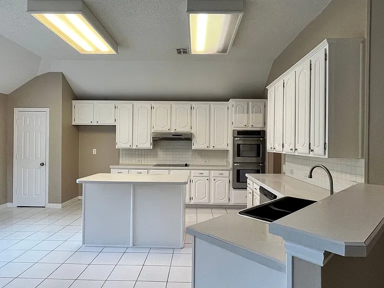 5605 Belle Chasse Ln — Photo 10