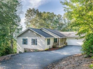 1016 Willow Ridge Dr, Hendersonville, NC 28739