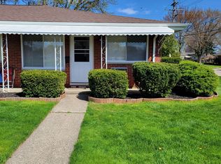 23016 E Kelly Rd N #10, Eastpointe, MI 48021