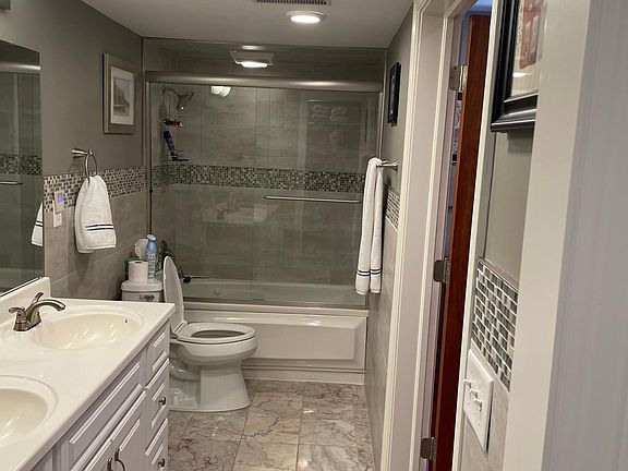 2nd image of 19000 Lake Rd APT 325