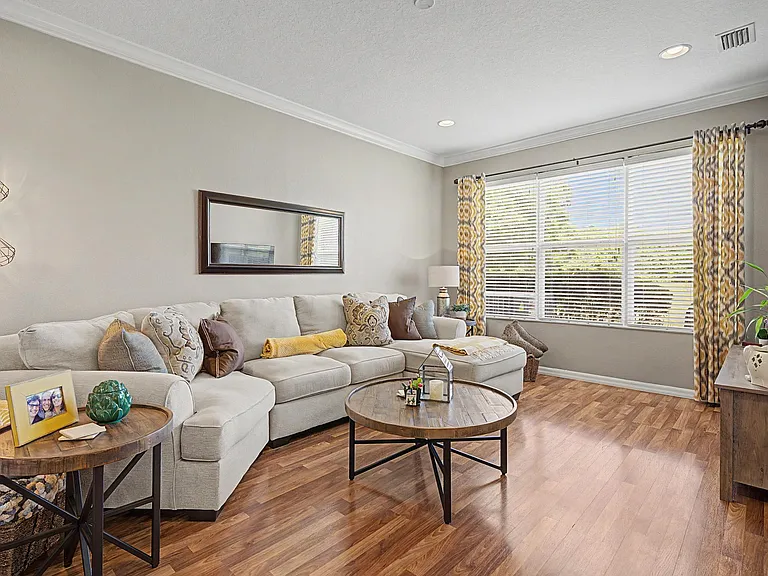 2145 Park Crescent Dr — Photo 3