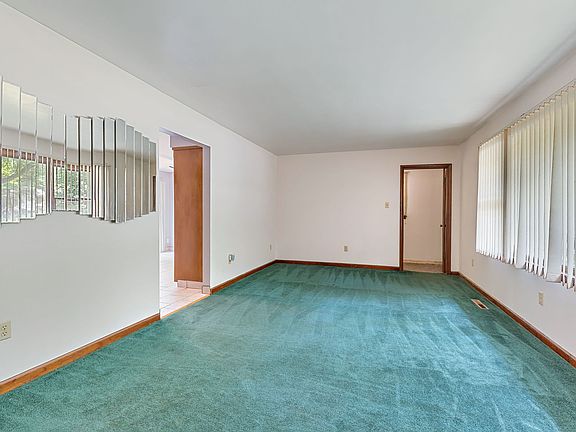 2nd image of 925 Ash Dr