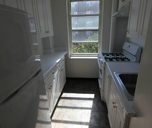 4th image of 6561 Saunders St #4DD