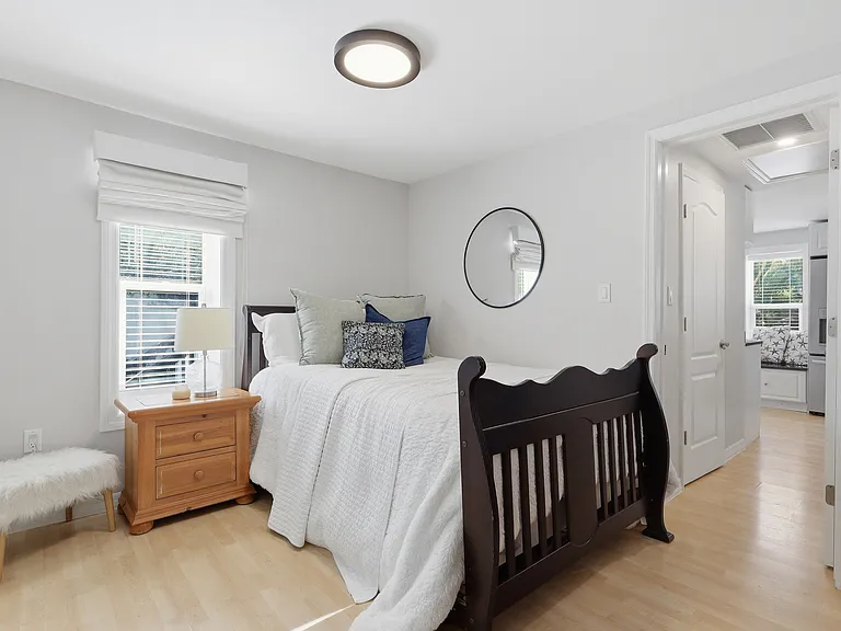 1611 Hyde Park St — Photo 24