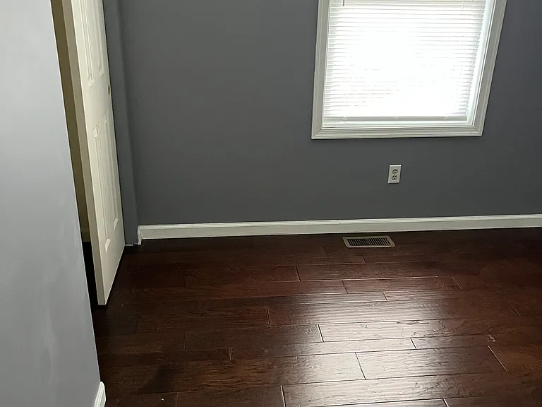 Daniels Ln — Photo 2