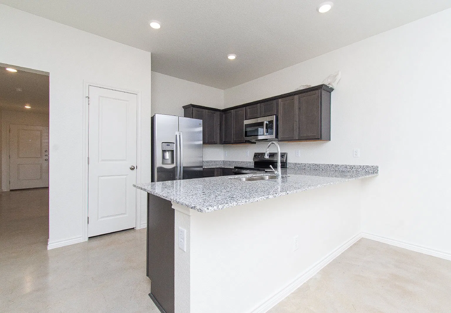 3 bed, 2.0 bath, 1219 sqft, $1,400 — Photo 4
