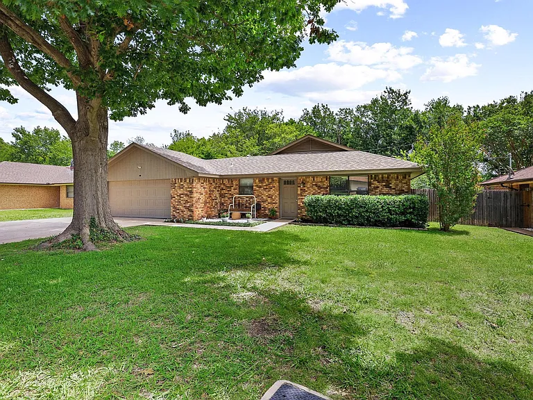 713 Patricia Dr — Photo 25