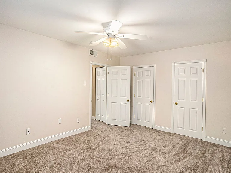 Maple Court Apartments — Photo 12