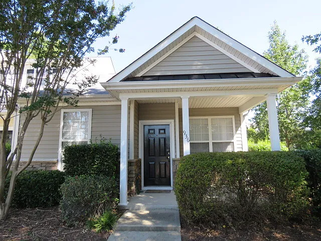 936 Cinnamon Dr — Photo 2
