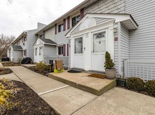 215 Terry Rd APT 9B, Smithtown, NY 11787