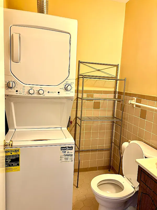 3 bed, 1.5 bath, $3,200 — Photo 4