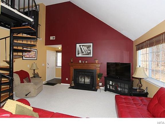 3rd image of 502 Orchard Hill Ln