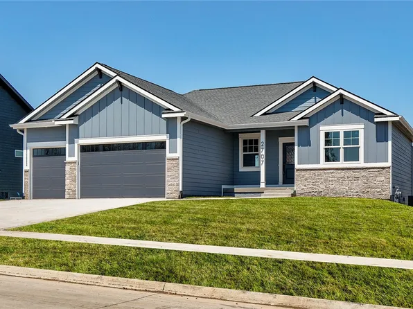 2707 Blooming Heights Dr, Norwalk, IA 50211