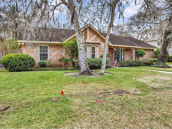 Large front yard and mature trees surround this great family home.