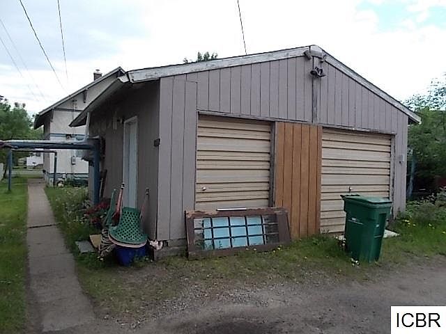 2nd image of 204 W 2nd Ave