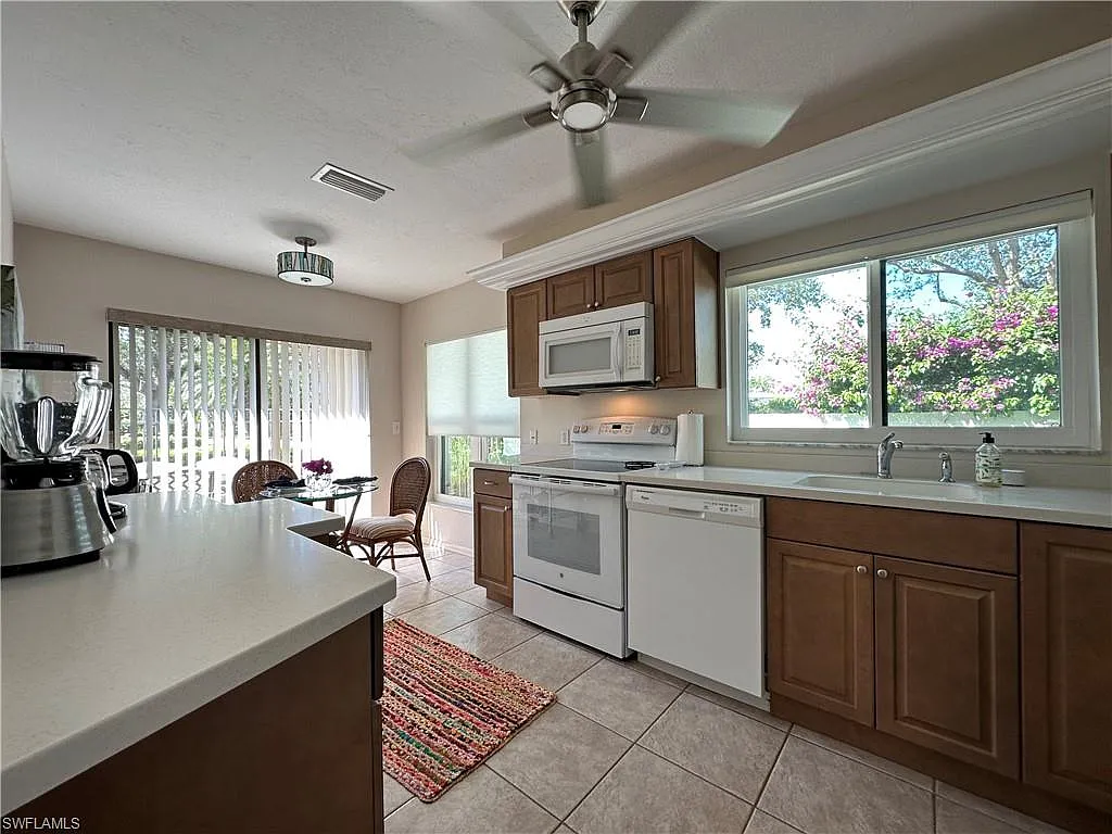 2 bed, 2.0 bath, 1359 sqft, $7,500 — Photo 2