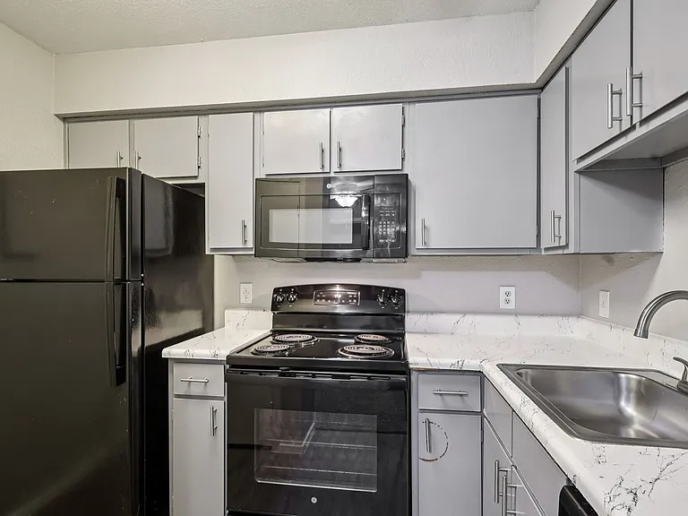 Porterwood Apartments — Photo 31