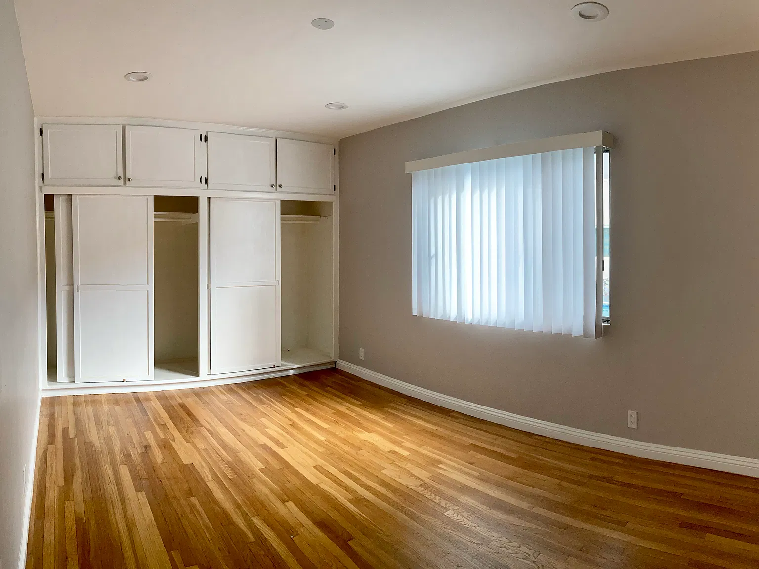 3 bed, 1100 sqft, $3,650 — Photo 2