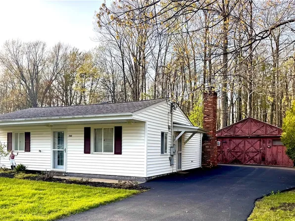 5141 University Dr, Geneva, OH 44041