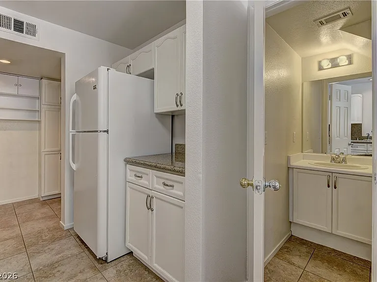 8428 Majestic View Ave — Photo 20
