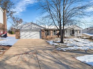 902 Rusticmanor Cir, Ballwin, MO 63011