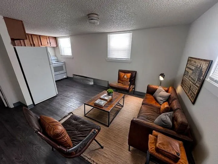 1 bed, 1.0 bath, $895 — Photo 2