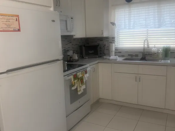 9841 Sunrise Lakes Blvd, Fort Lauderdale, FL 33322