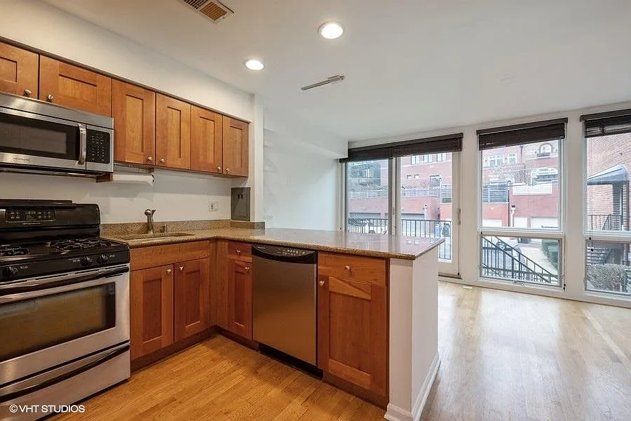2 bed, 2.5 bath, 1200 sqft, $4,800 — Photo 1