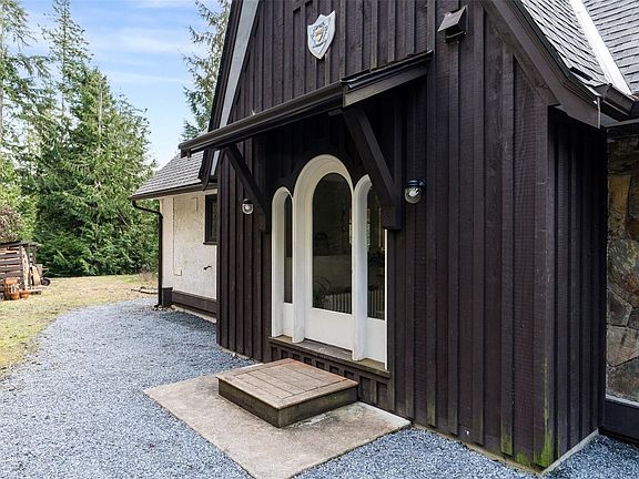 3rd image of 2410 Carpenter Rd