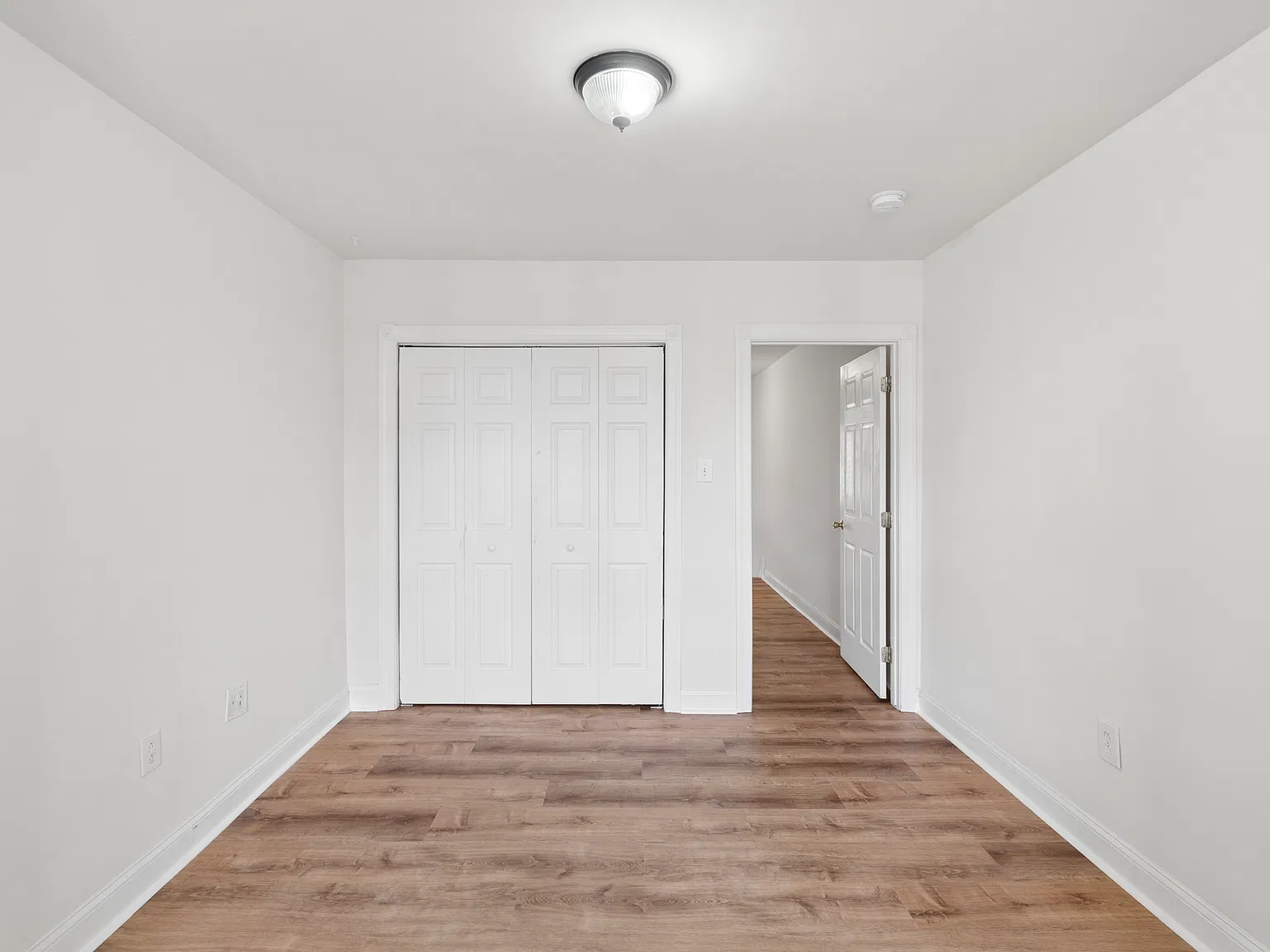 3 bed, 1.5 bath, 1170 sqft, $1,900 — Photo 4
