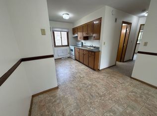 609 Linden Ave APT 1, Hartford, WI 53027