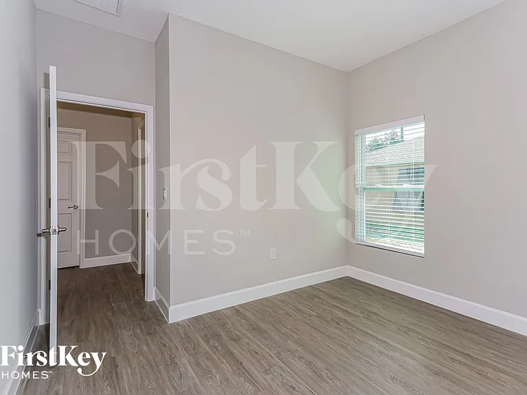514 Warwick St SE — Photo 14