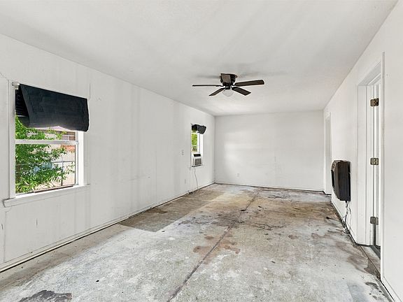 3rd image of 214 W Mulberry St