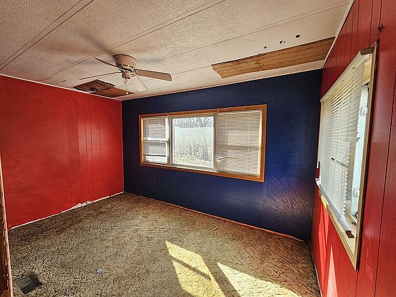 3rd image of 429 Elmwood Cir
