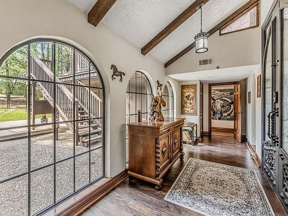 5th image of 602 Rolling Hills Rd