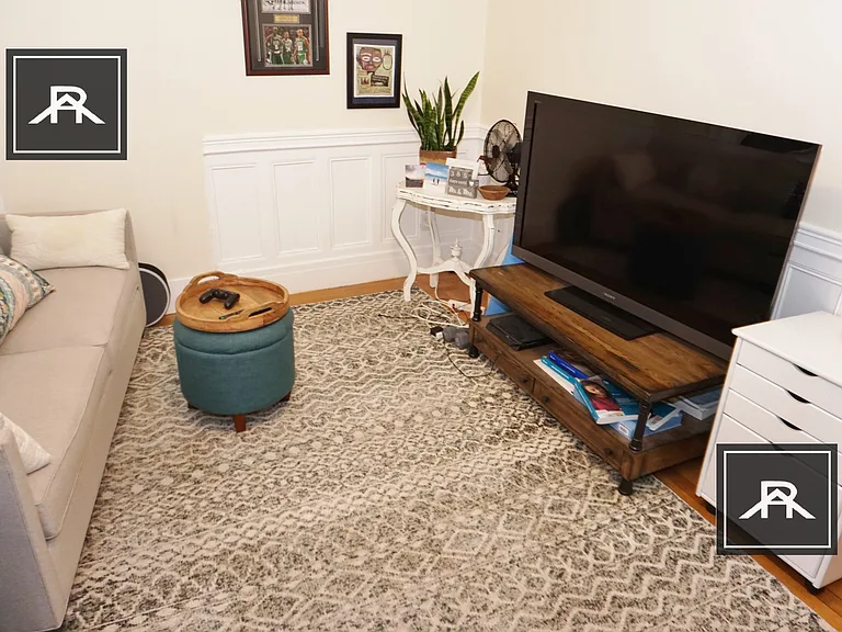 389 Harvard St #8 — Photo 4