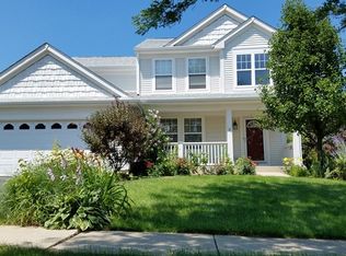 2203 Red Oak Dr, Round Lake, IL 60073