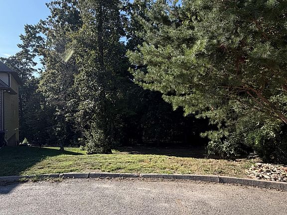2nd image of 9976 Winding Hill Ln