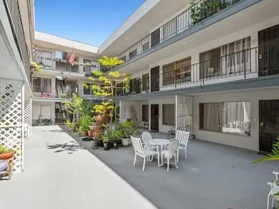 2nd image of 120 Alamitos Ave APT 8