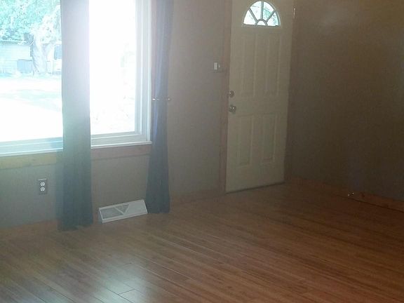 Hardwood flooring and vaulted ceilings in the living room 