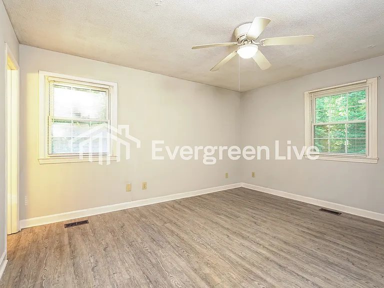 4857 Stonewall St — Photo 14