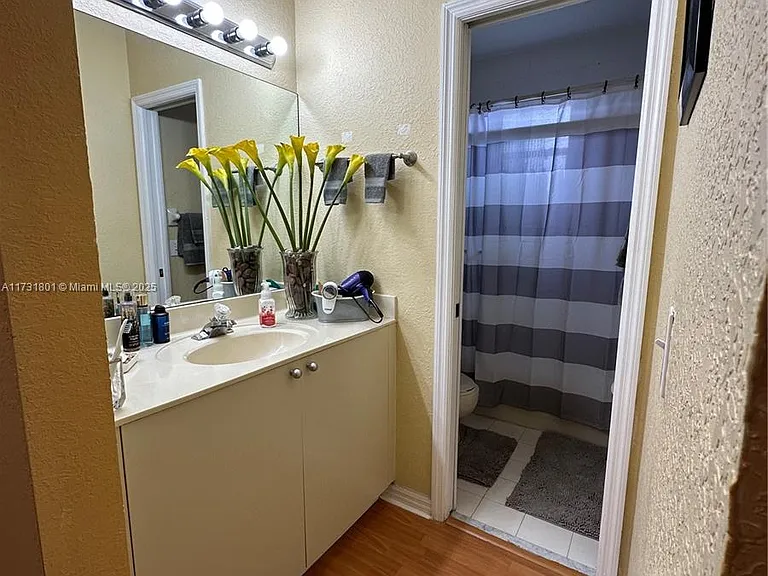 425 E 3rd Ave #6 — Photo 20